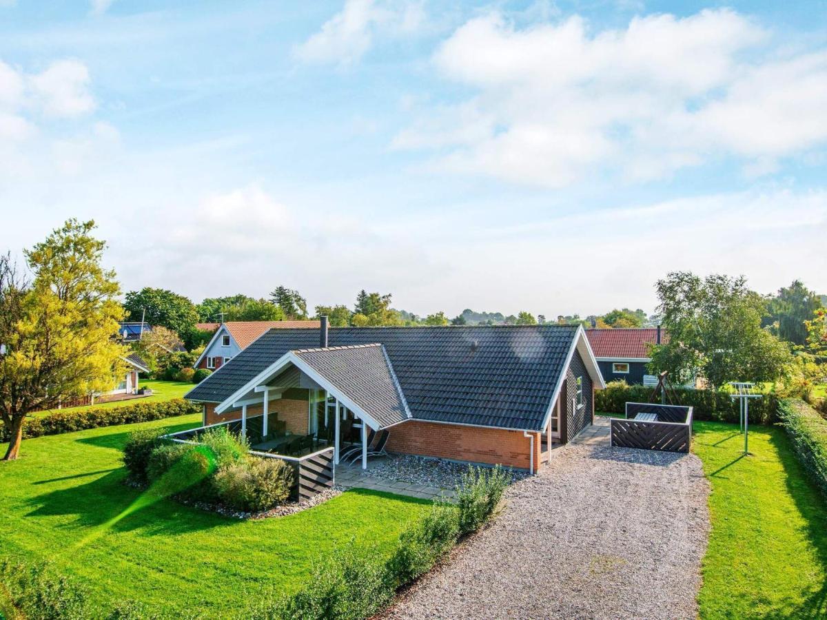 10 Person Holiday Home In Juelsminde Sonderby  Экстерьер фото