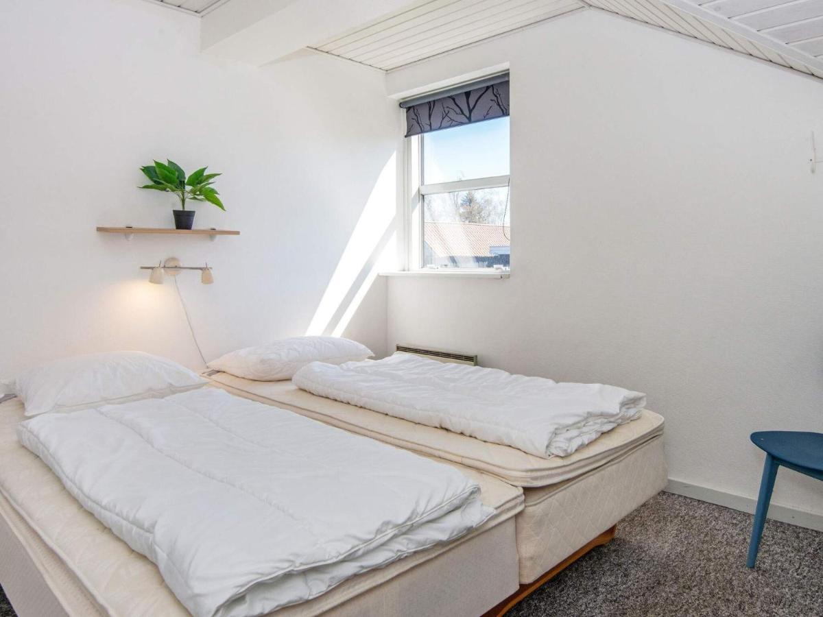 10 Person Holiday Home In Juelsminde Sonderby  Экстерьер фото